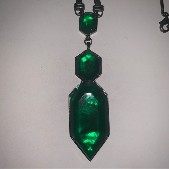 Kendra Scott Emerald necklace - Picture 2 of 2